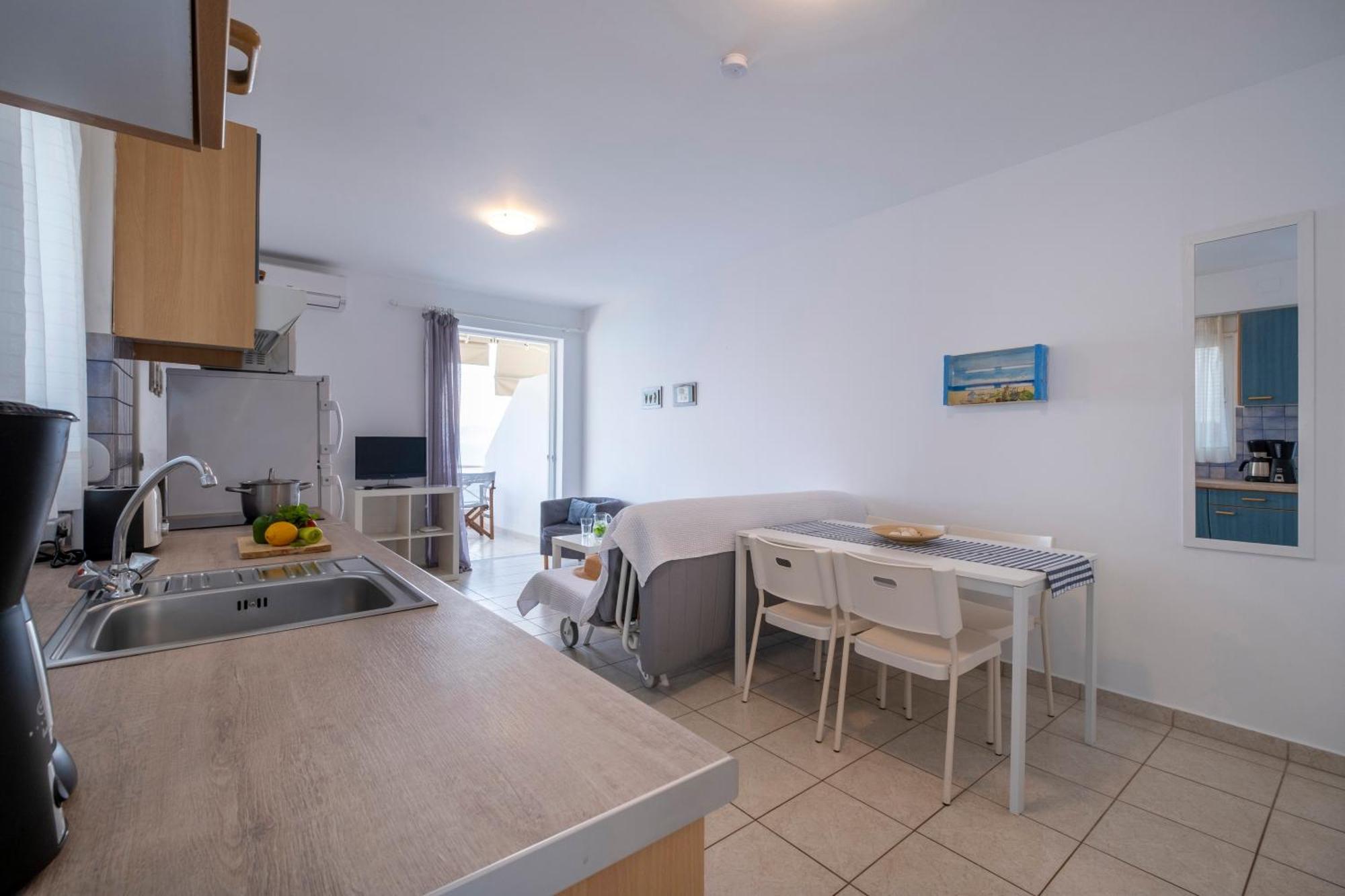 Meli Apartments & Villas كيفيريون الغرفة الصورة